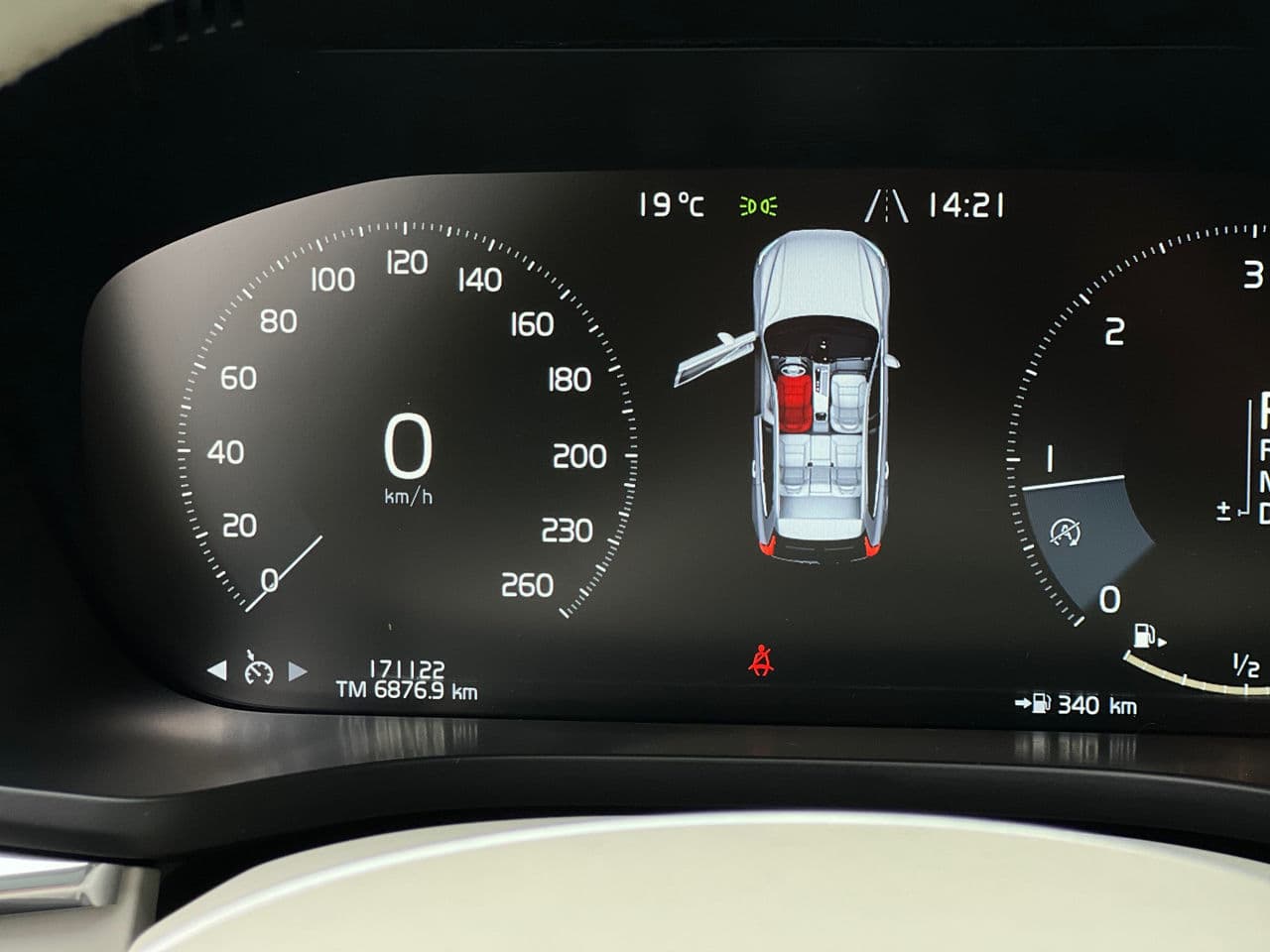 Volvo XC 60 2018 — Миниатюра 8