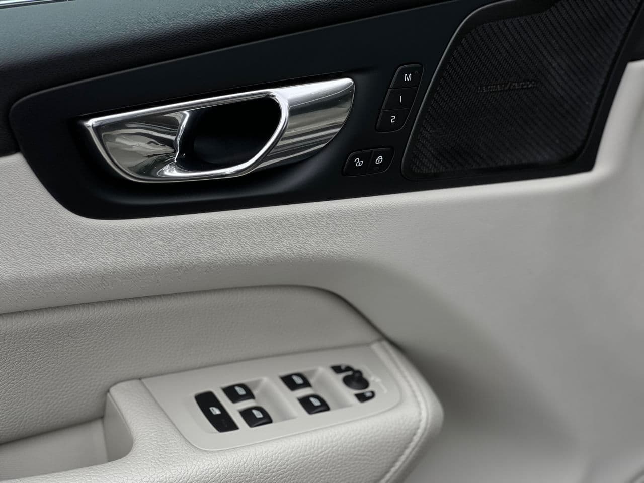 Volvo XC 60 2018 — Миниатюра 5