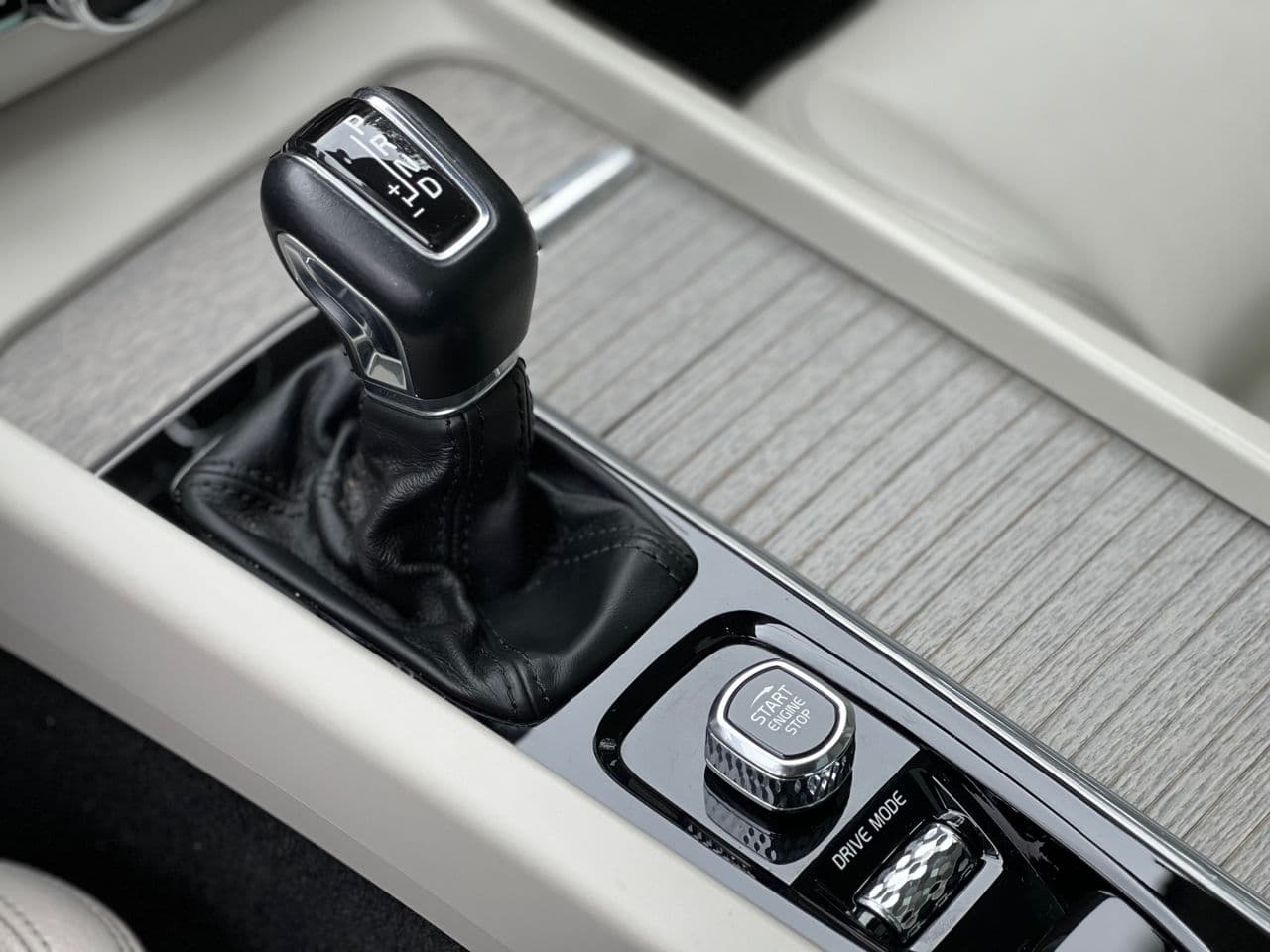 Volvo XC 60 2018 — Миниатюра 11