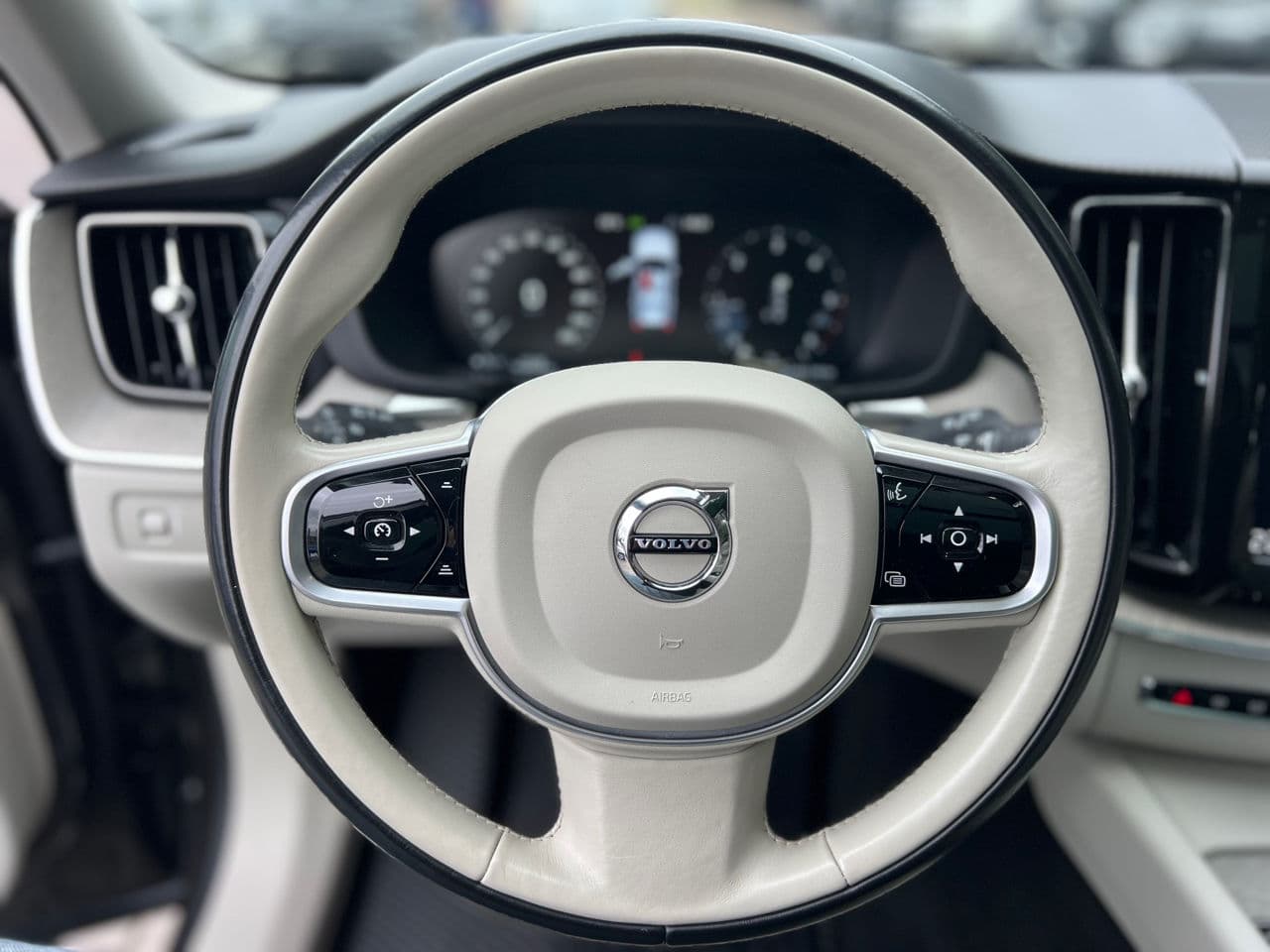 Volvo XC 60 2018 — Миниатюра 7