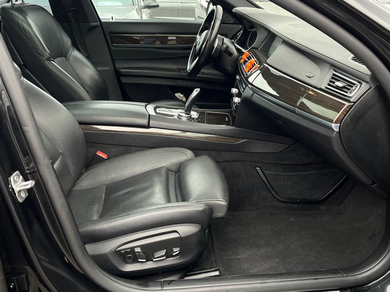BMW 740 2013 — Миниатюра 13