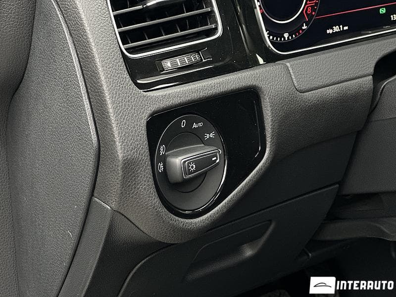 Volkswagen Golf 2018 — Миниатюра 12