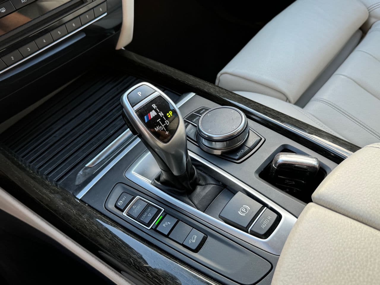 BMW X5 2.5D 2016 — Миниатюра 13