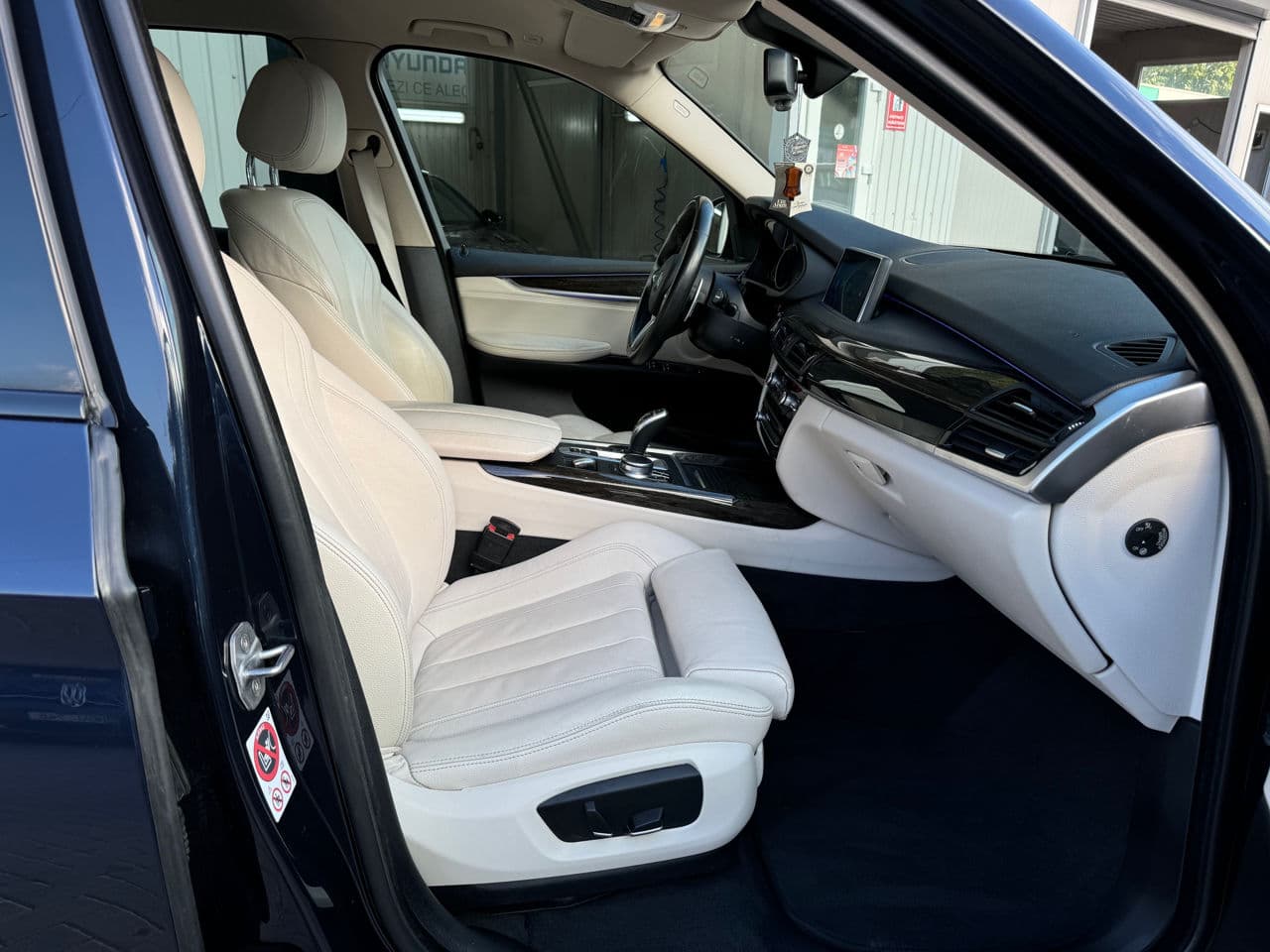 BMW X5 2.5D 2016 — Миниатюра 11