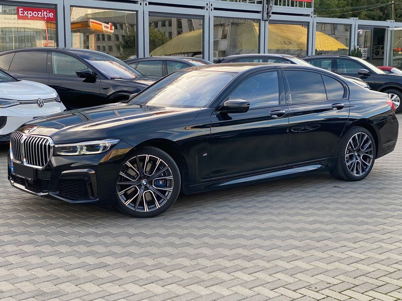 BMW 750 2020 — Миниатюра 3
