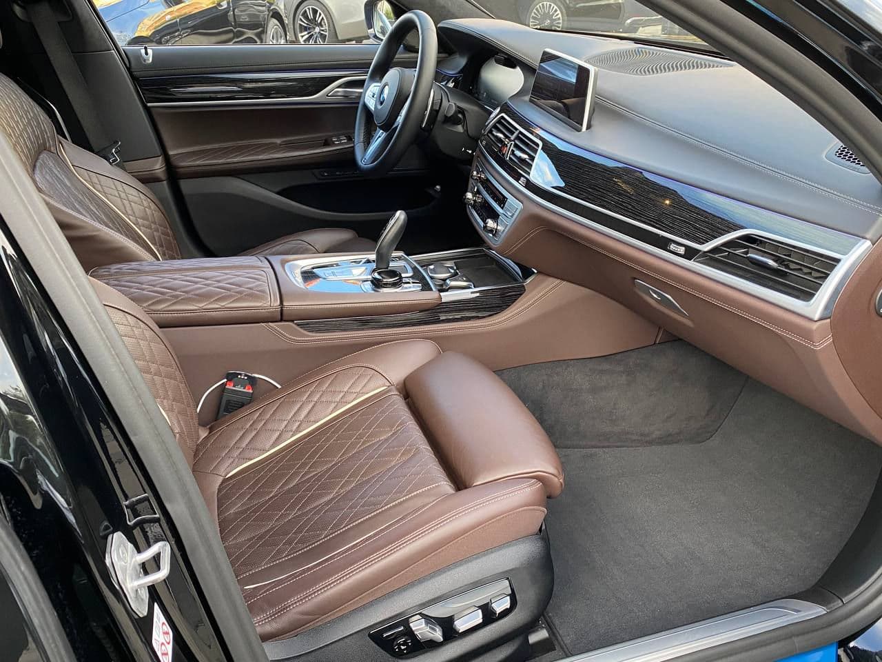 BMW 750 2020 — Миниатюра 9