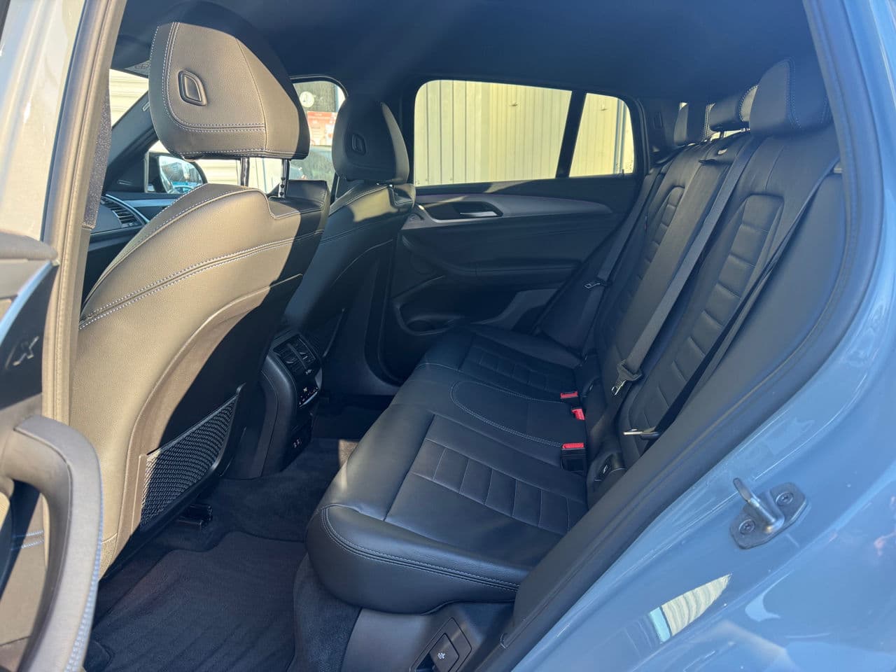 BMW X4 M4.0i 2021 — Миниатюра 6