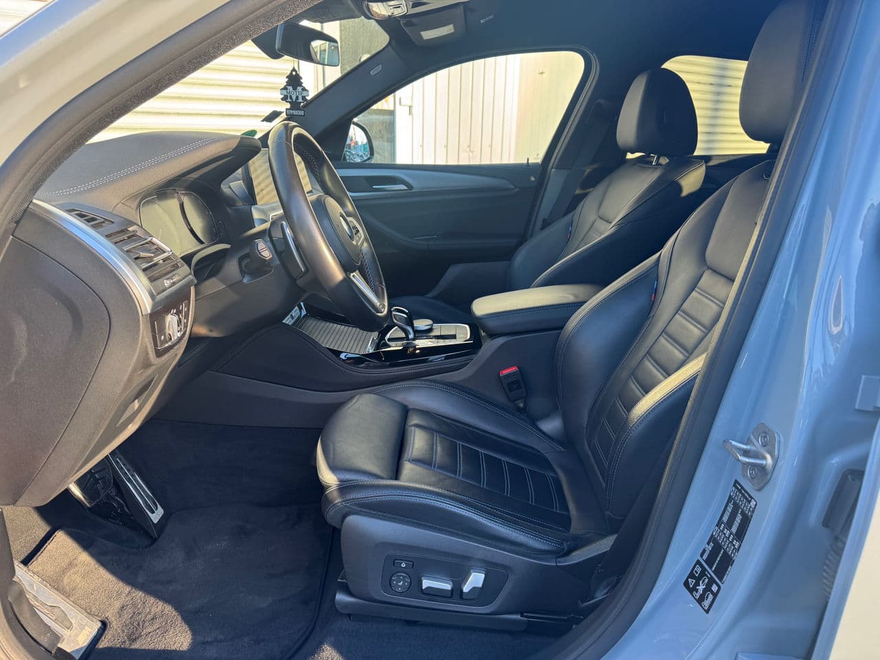 BMW X4 M4.0i 2021 — Миниатюра 5