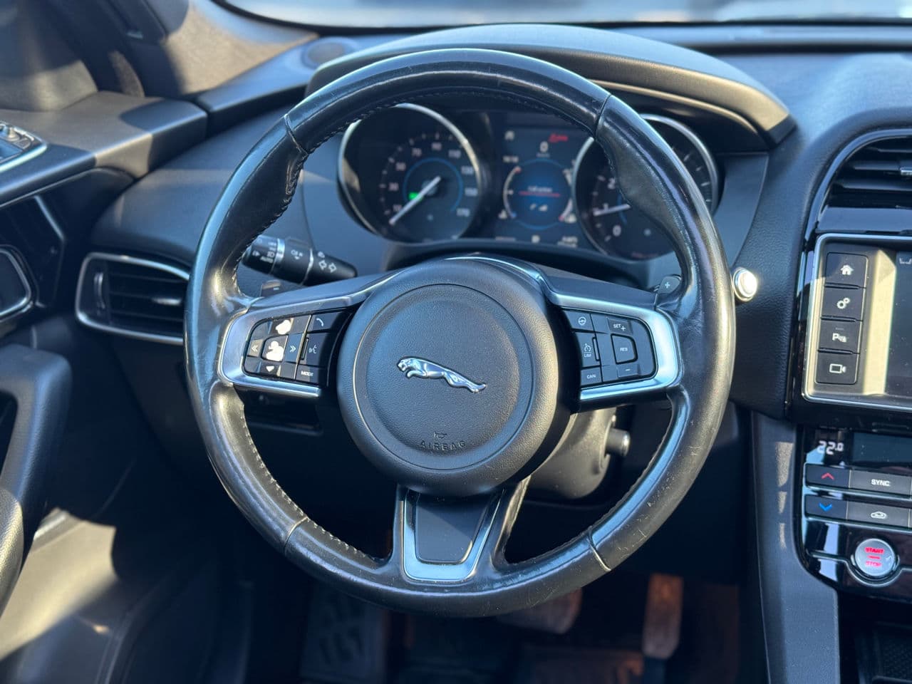 Jaguar F-Pace 2017 — Миниатюра 11