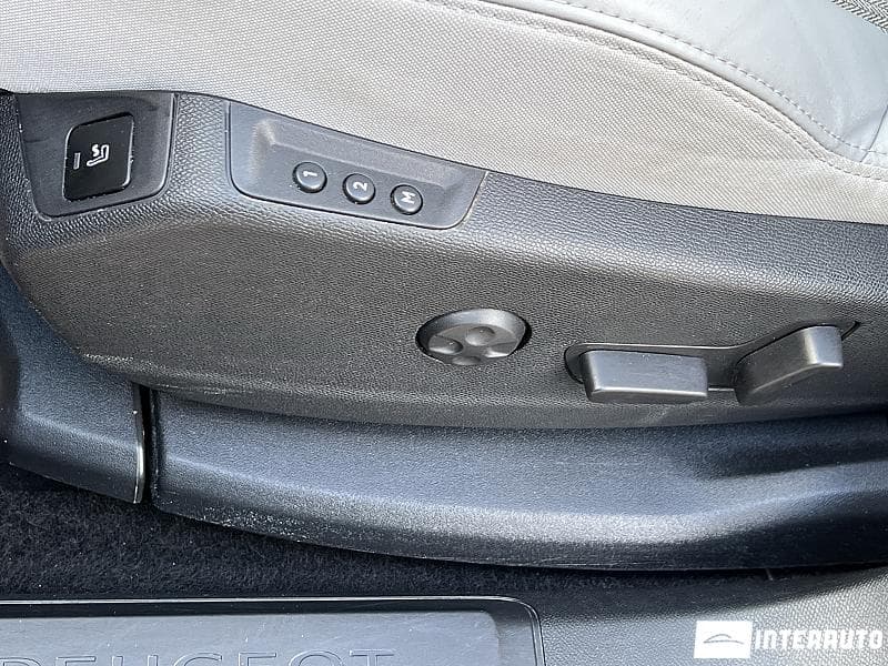 Peugeot 3008 2018 — Миниатюра 17