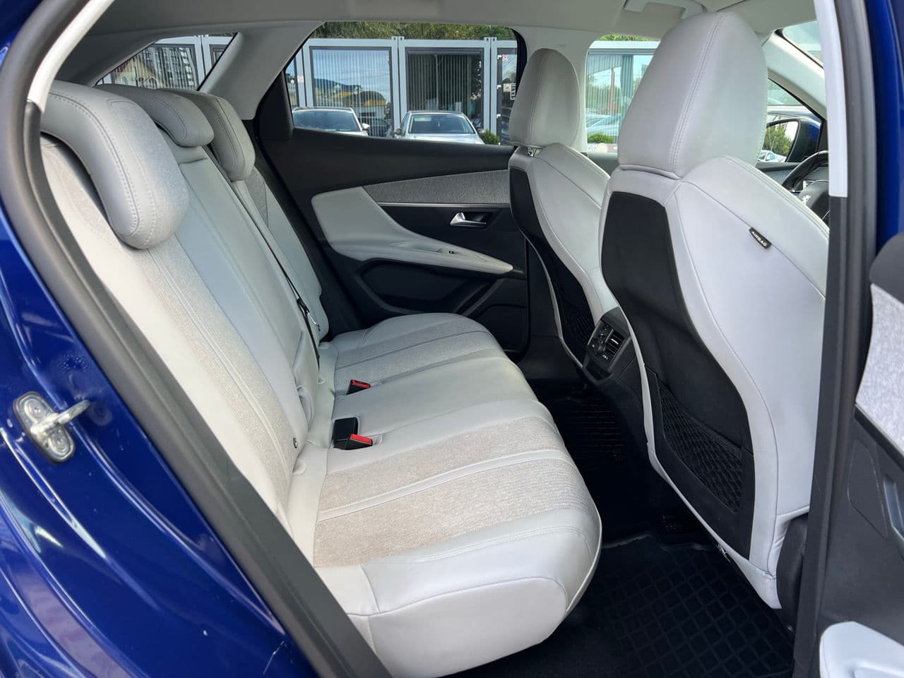 Peugeot 3008 2018 — Миниатюра 18