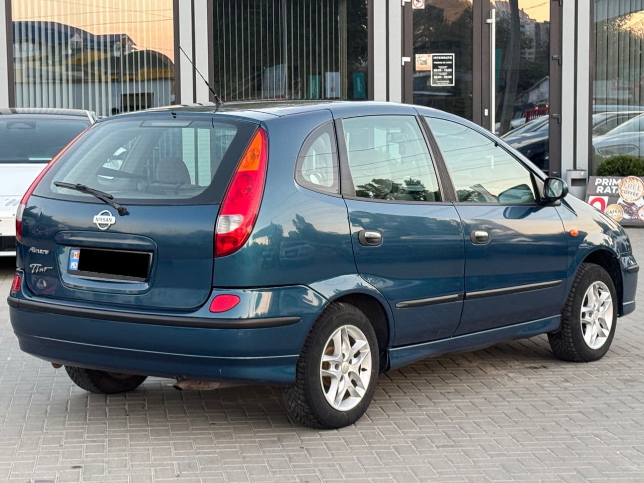 Nissan Almera Tino 2001 — Миниатюра 3