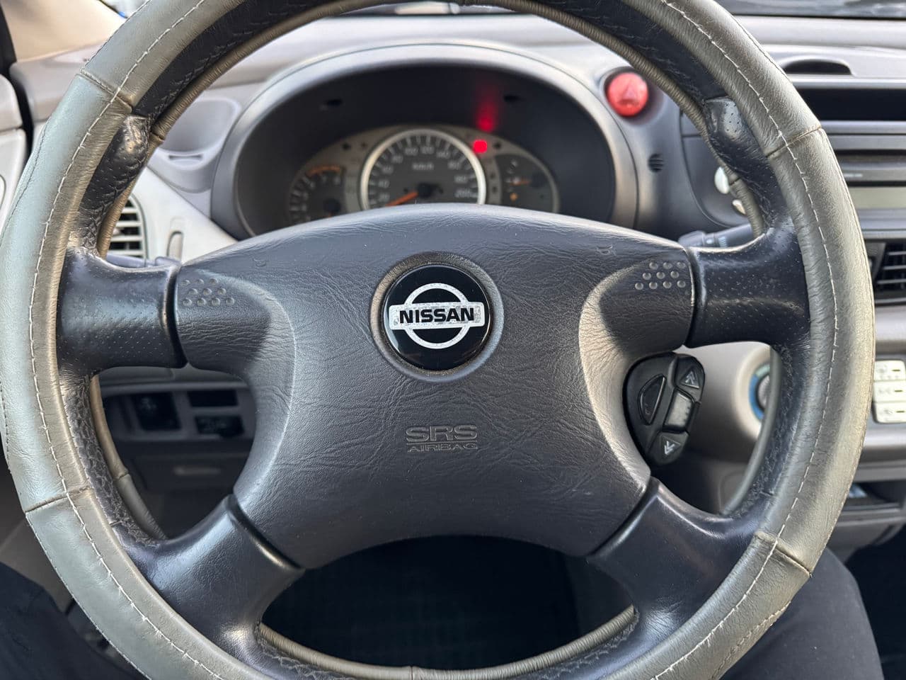 Nissan Almera Tino 2001 — Миниатюра 11