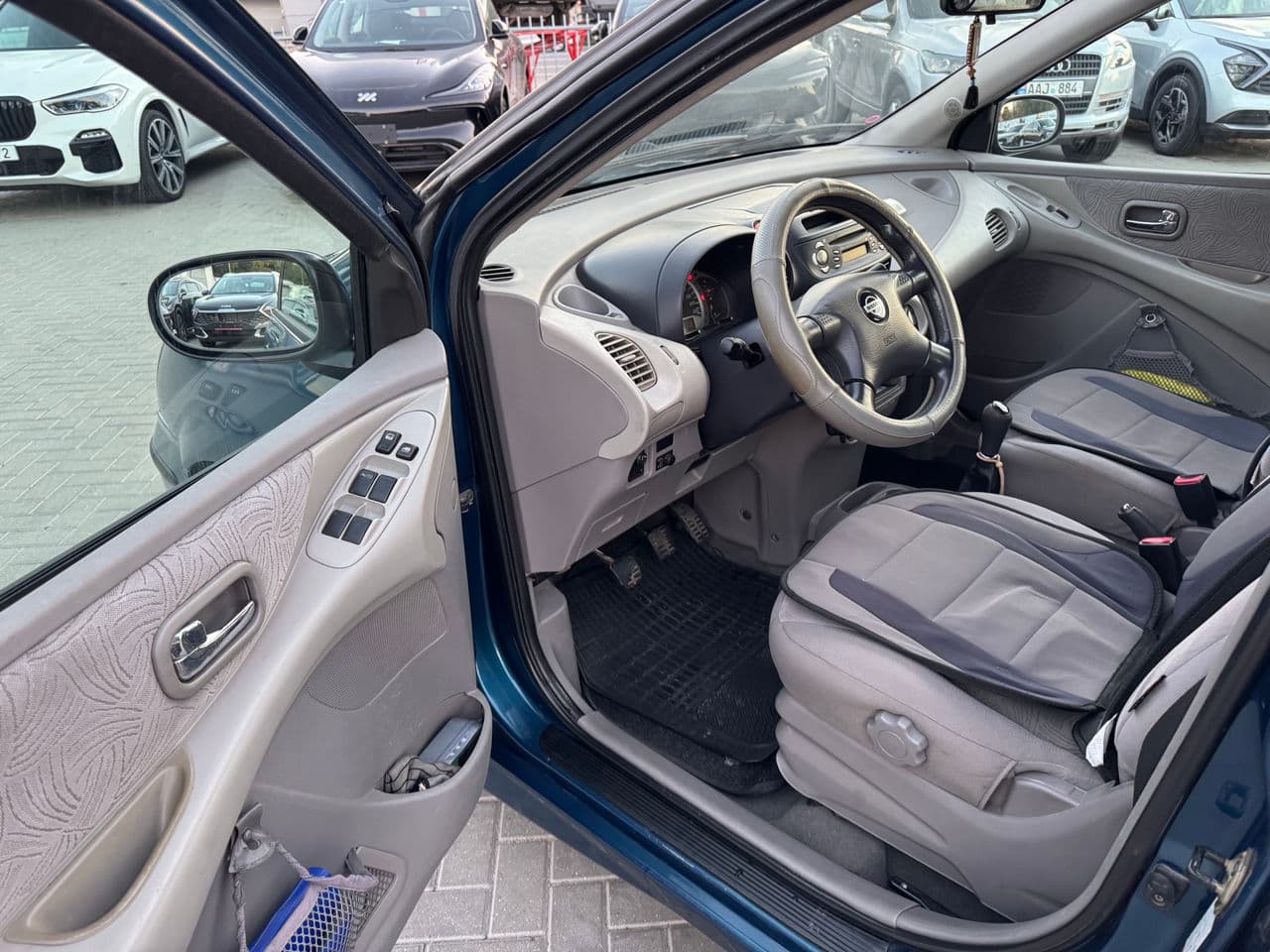 Nissan Almera Tino 2001 — Миниатюра 5