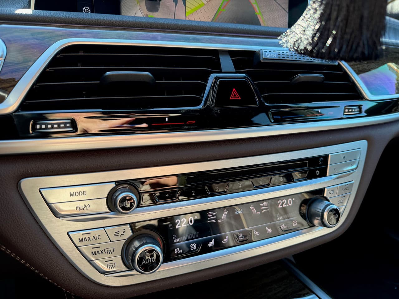 BMW 750 2017 — Миниатюра 10