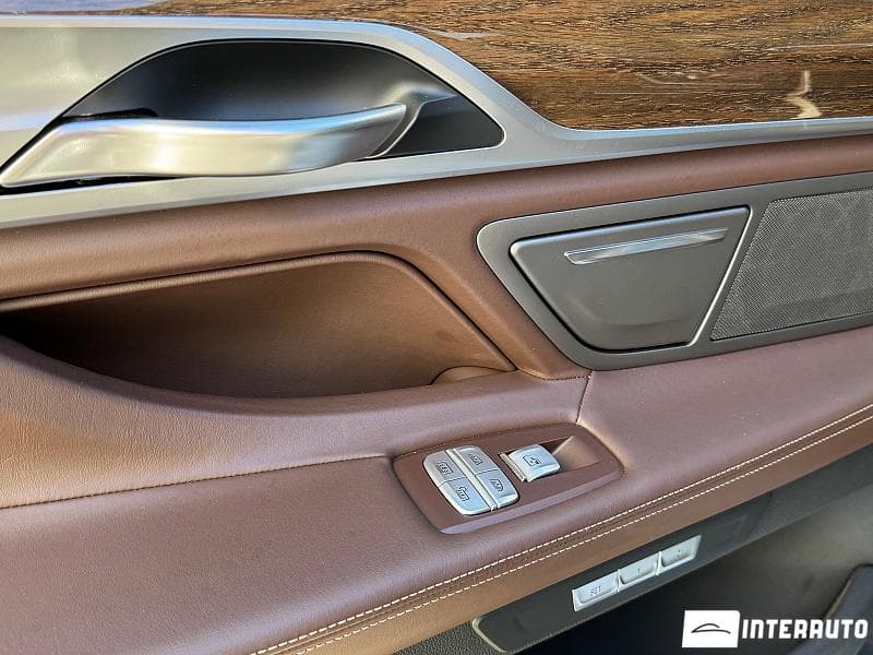 BMW 750 2017 — Миниатюра 15