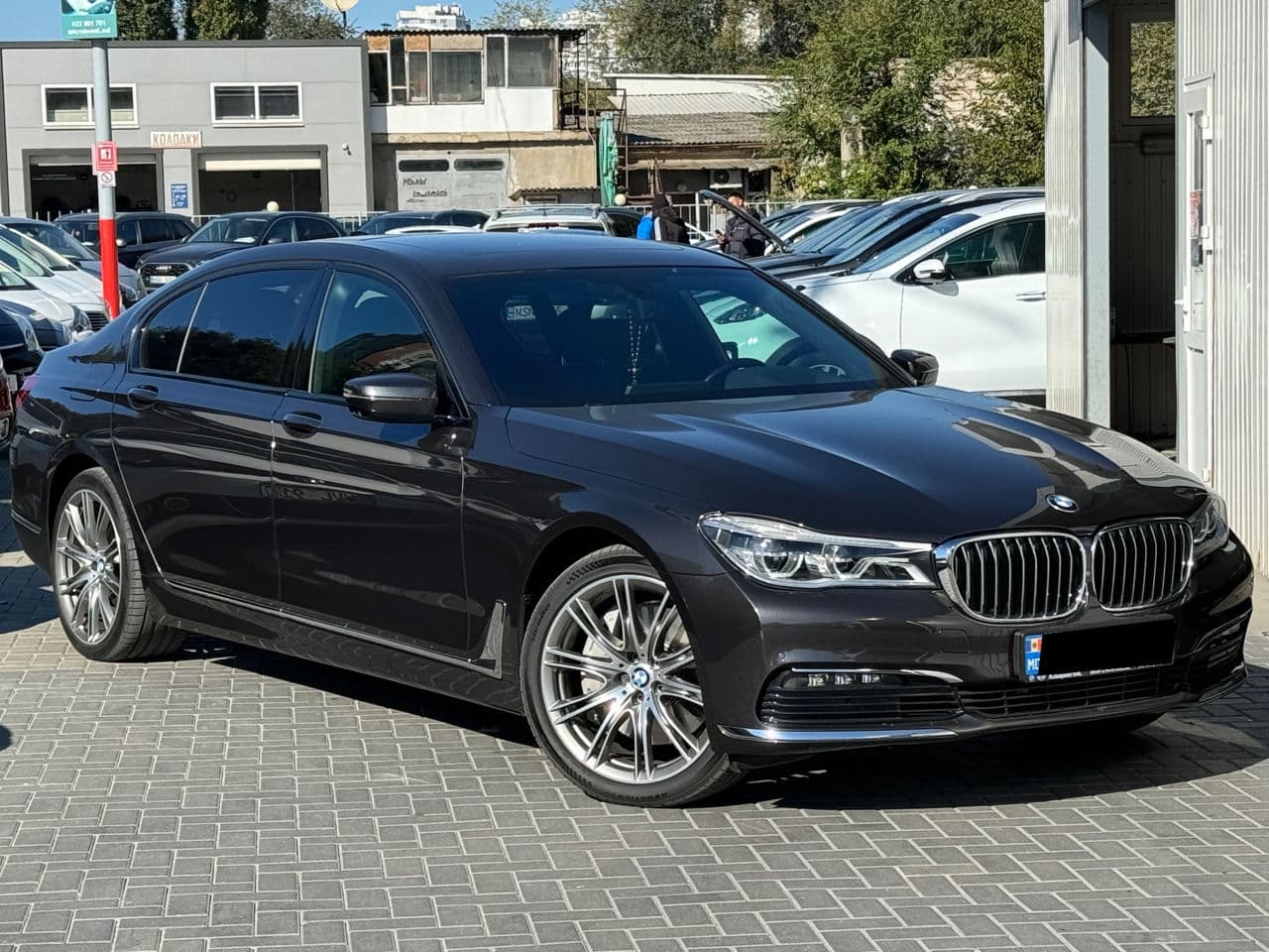 BMW 750 2017 — Миниатюра 2