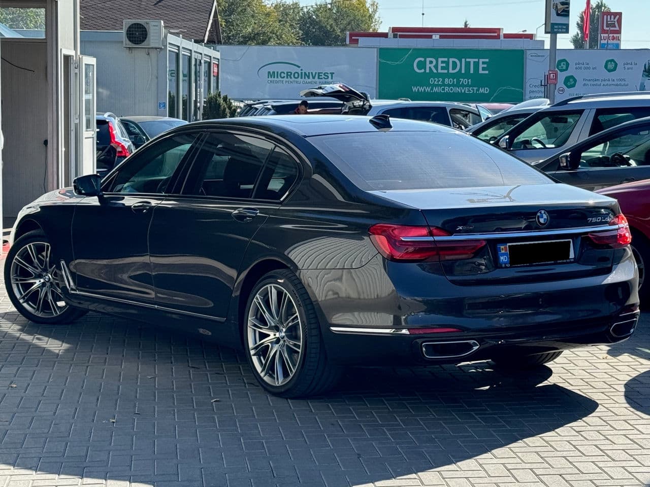 BMW 750 2017 — Миниатюра 3