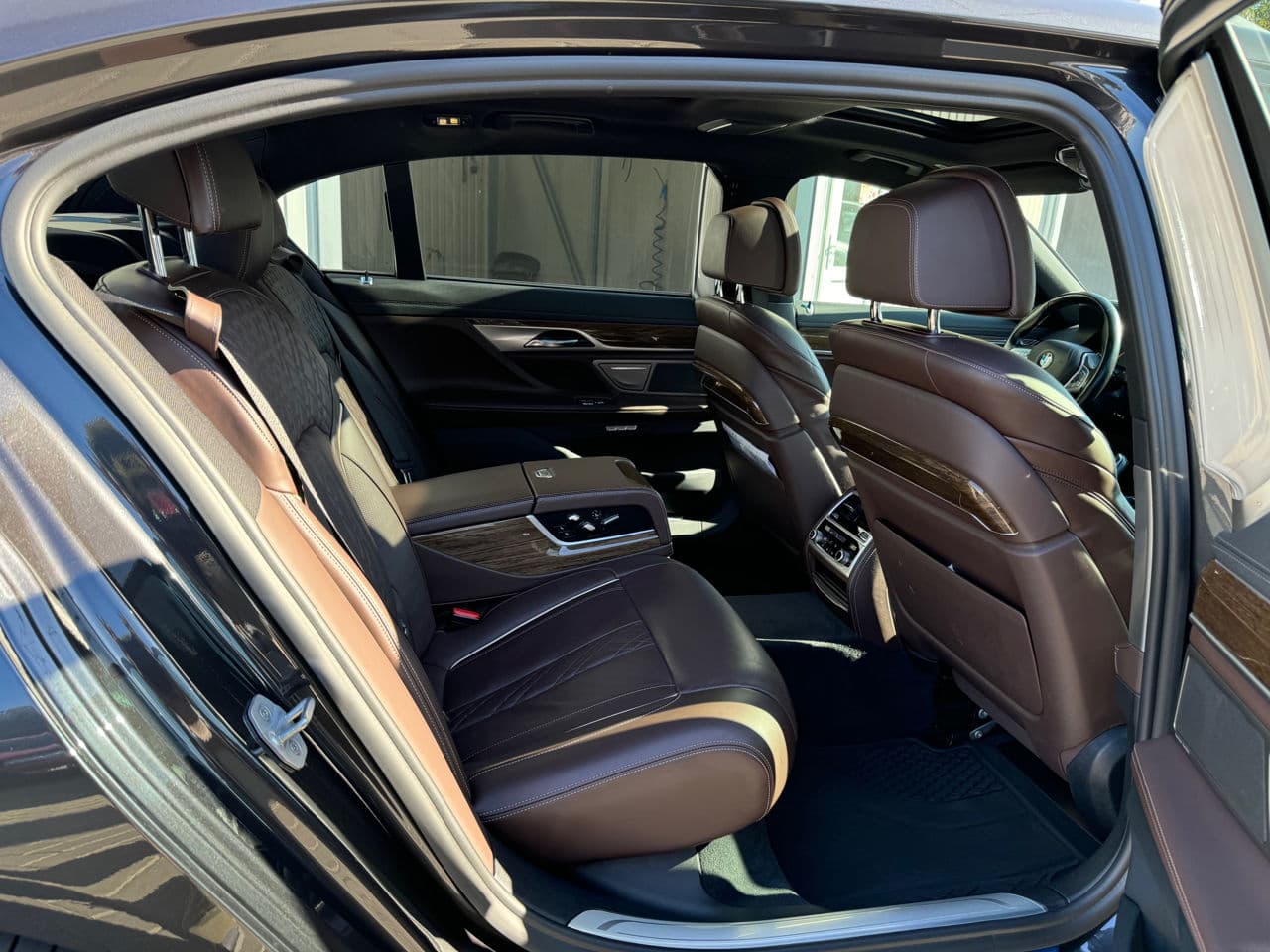 BMW 750 2017 — Миниатюра 26