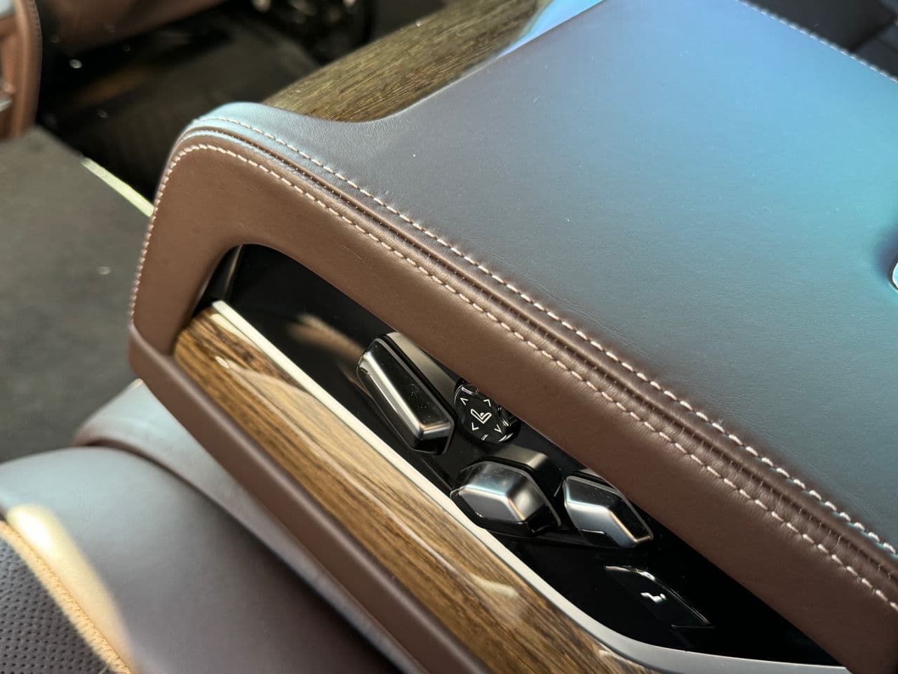BMW 750 2017 — Миниатюра 22