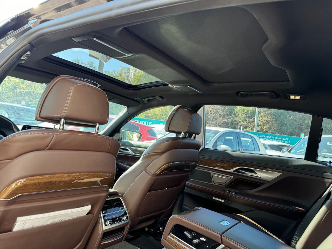 BMW 750 2017 — Миниатюра 25