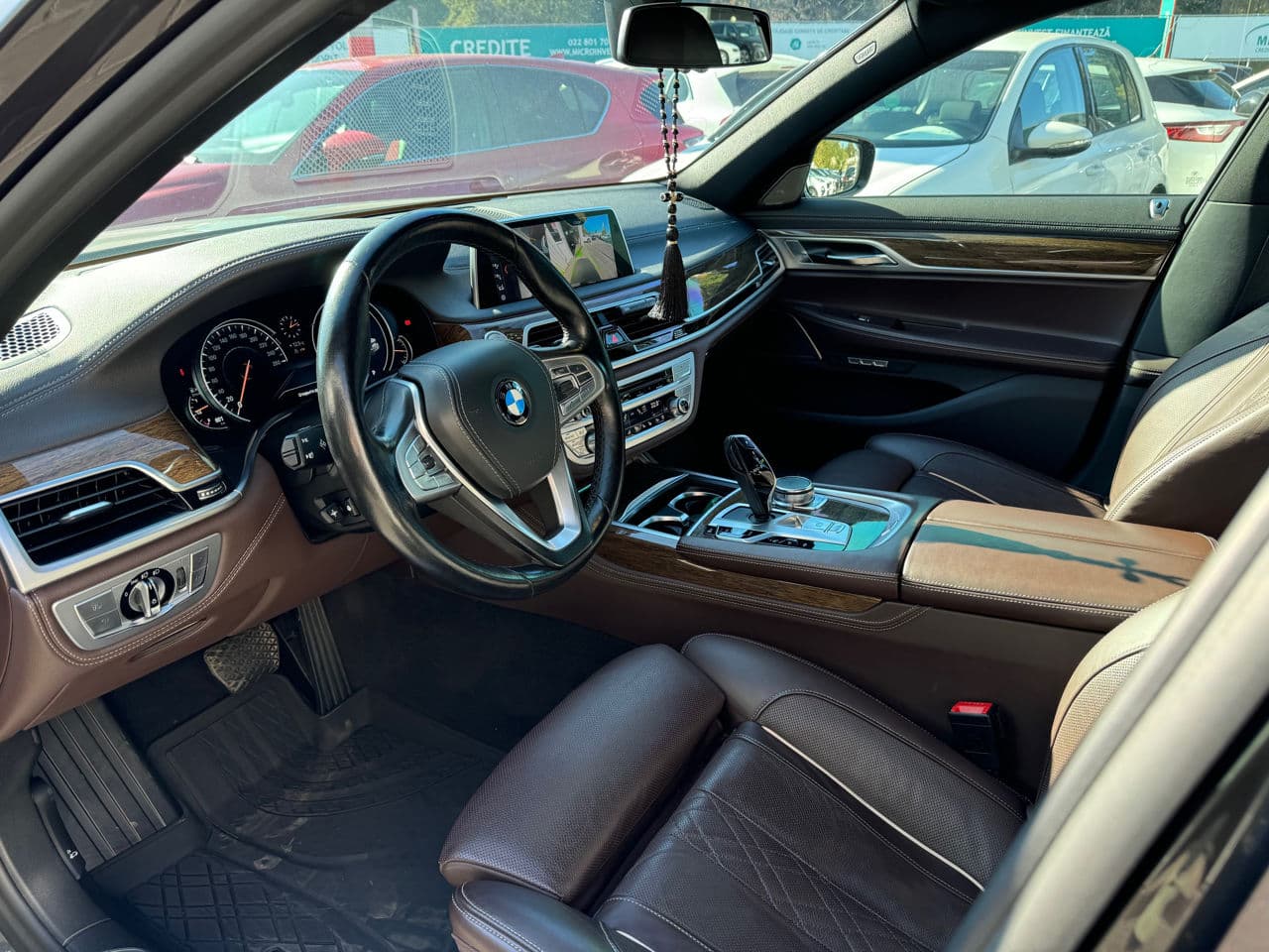 BMW 750 2017 — Миниатюра 6