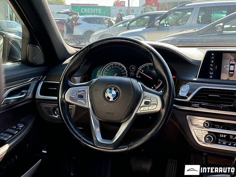 BMW 750 2017 — Миниатюра 8
