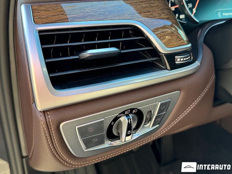 BMW 750 2017 — Миниатюра 20