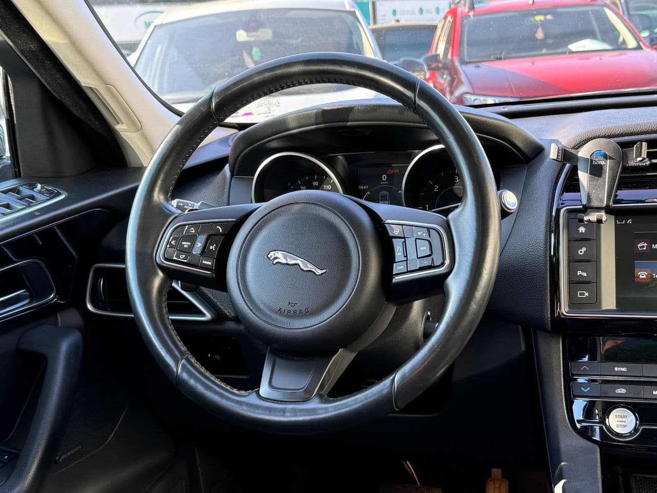 Jaguar F-Pace 2016 — Миниатюра 8
