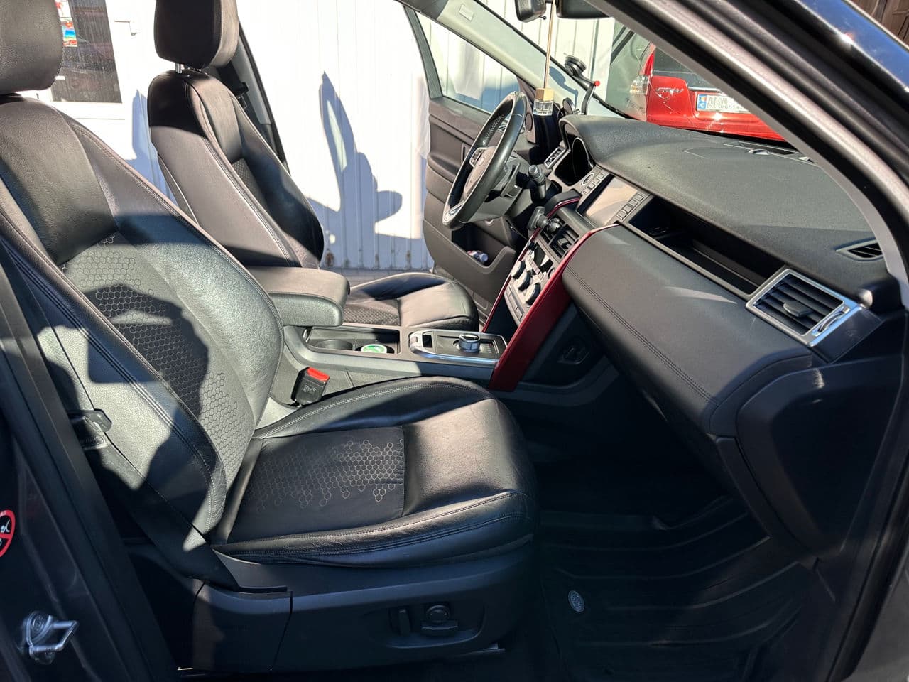 Land Rover Discovery Sport 2016 — Миниатюра 5
