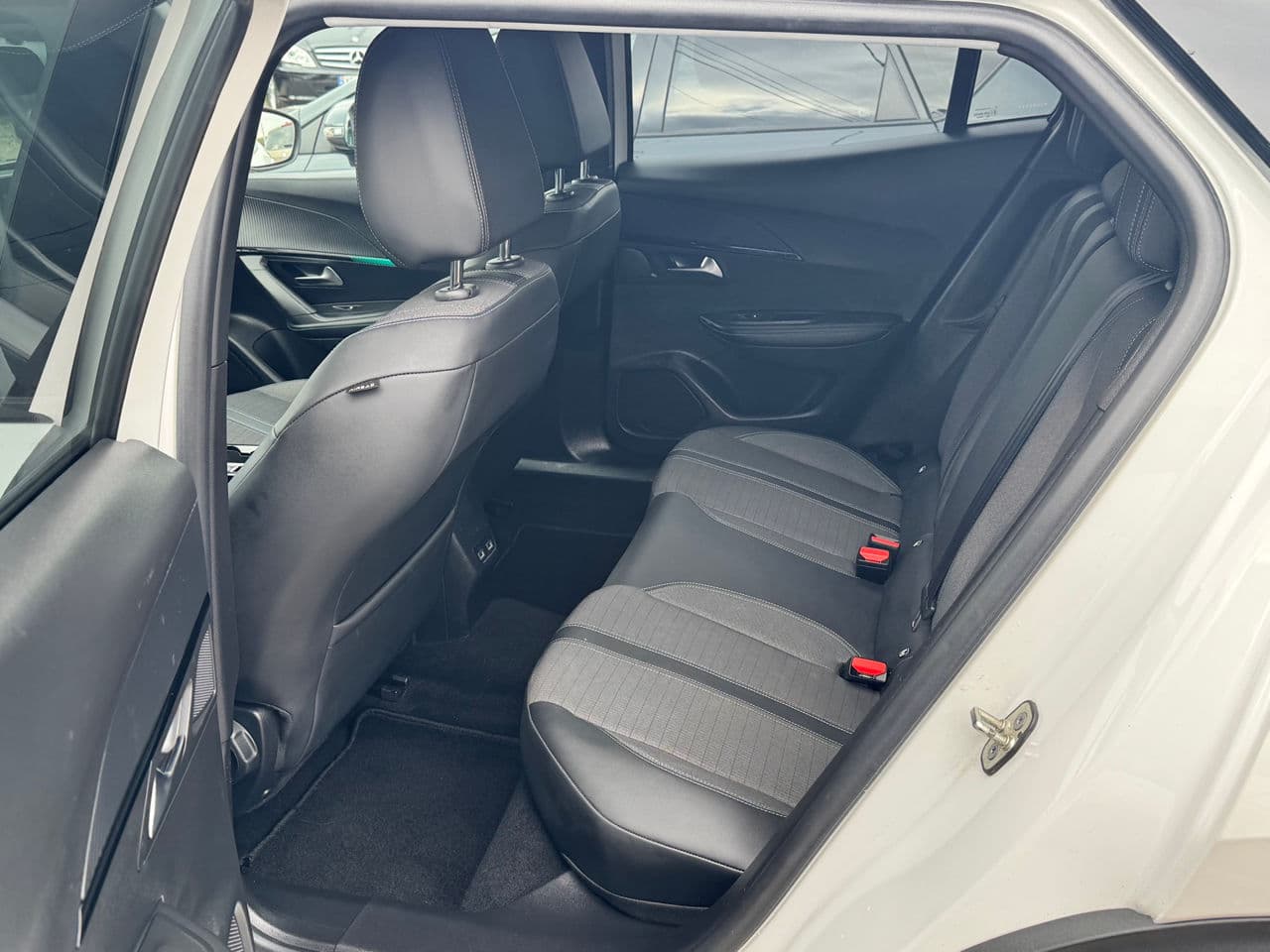 Peugeot 2008 2021 — Миниатюра 13
