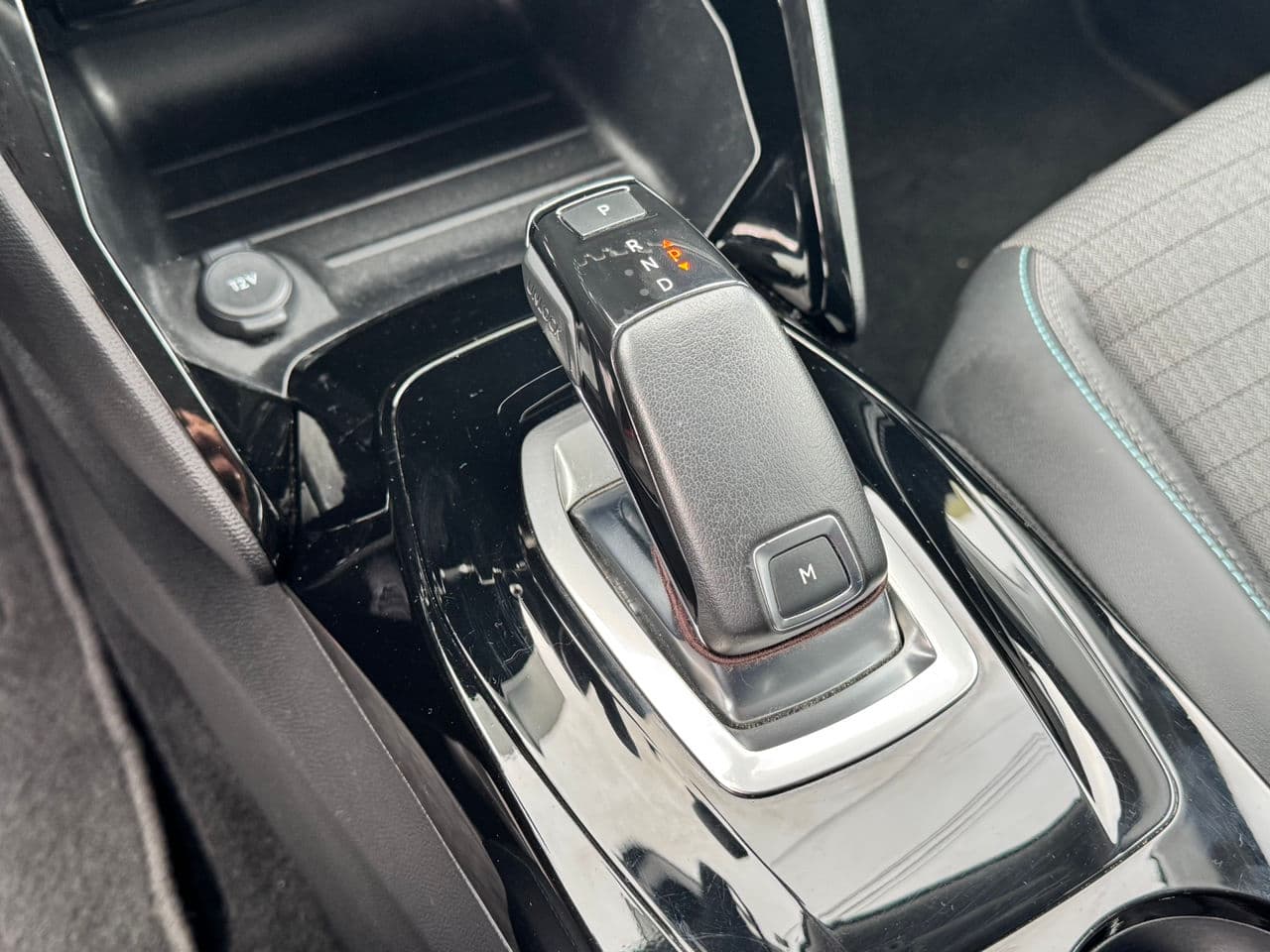 Peugeot 2008 2021 — Миниатюра 12