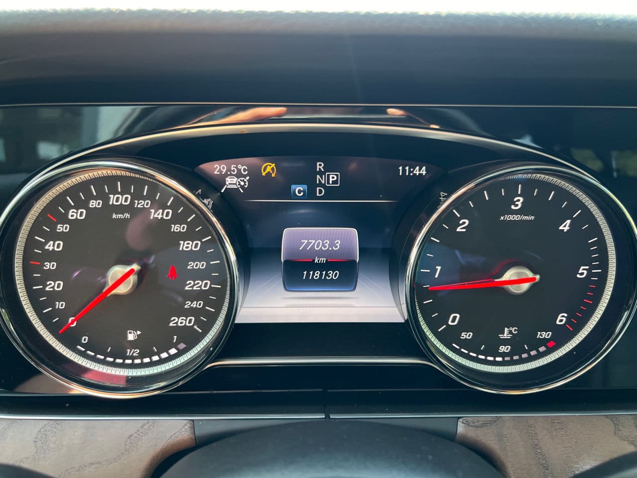 Mercedes E 220 2018 — Миниатюра 10
