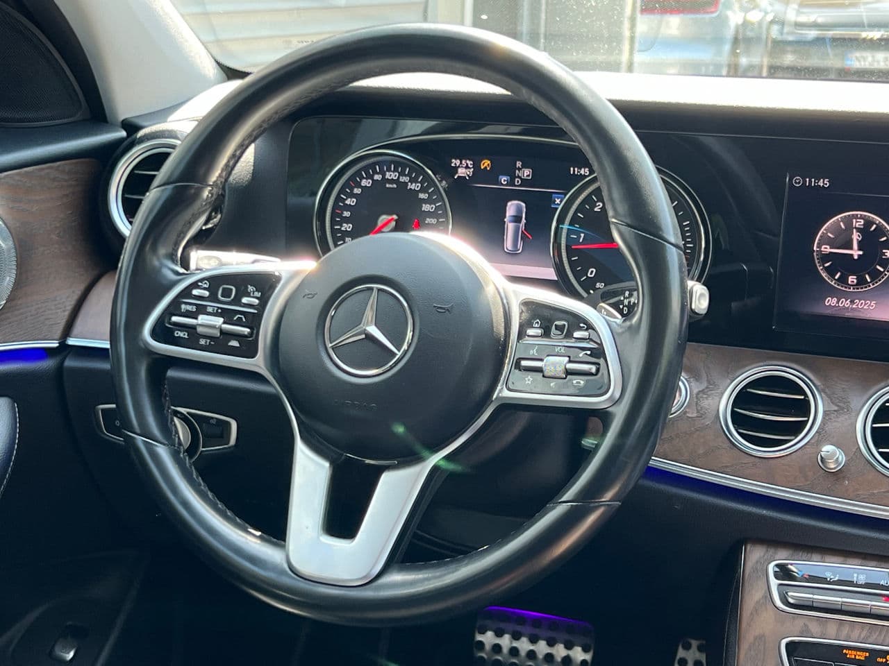 Mercedes E 220 2018 — Миниатюра 11