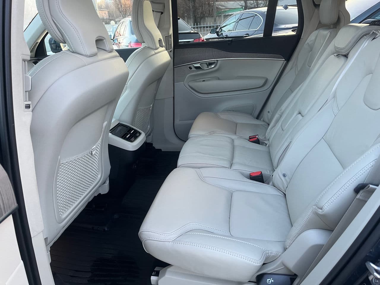 2022 Volvo XC 90 — Miniatură 17
