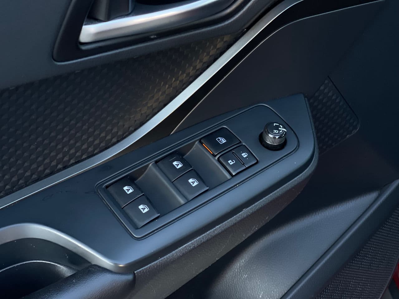 Toyota C-HR 2019 — Миниатюра 6