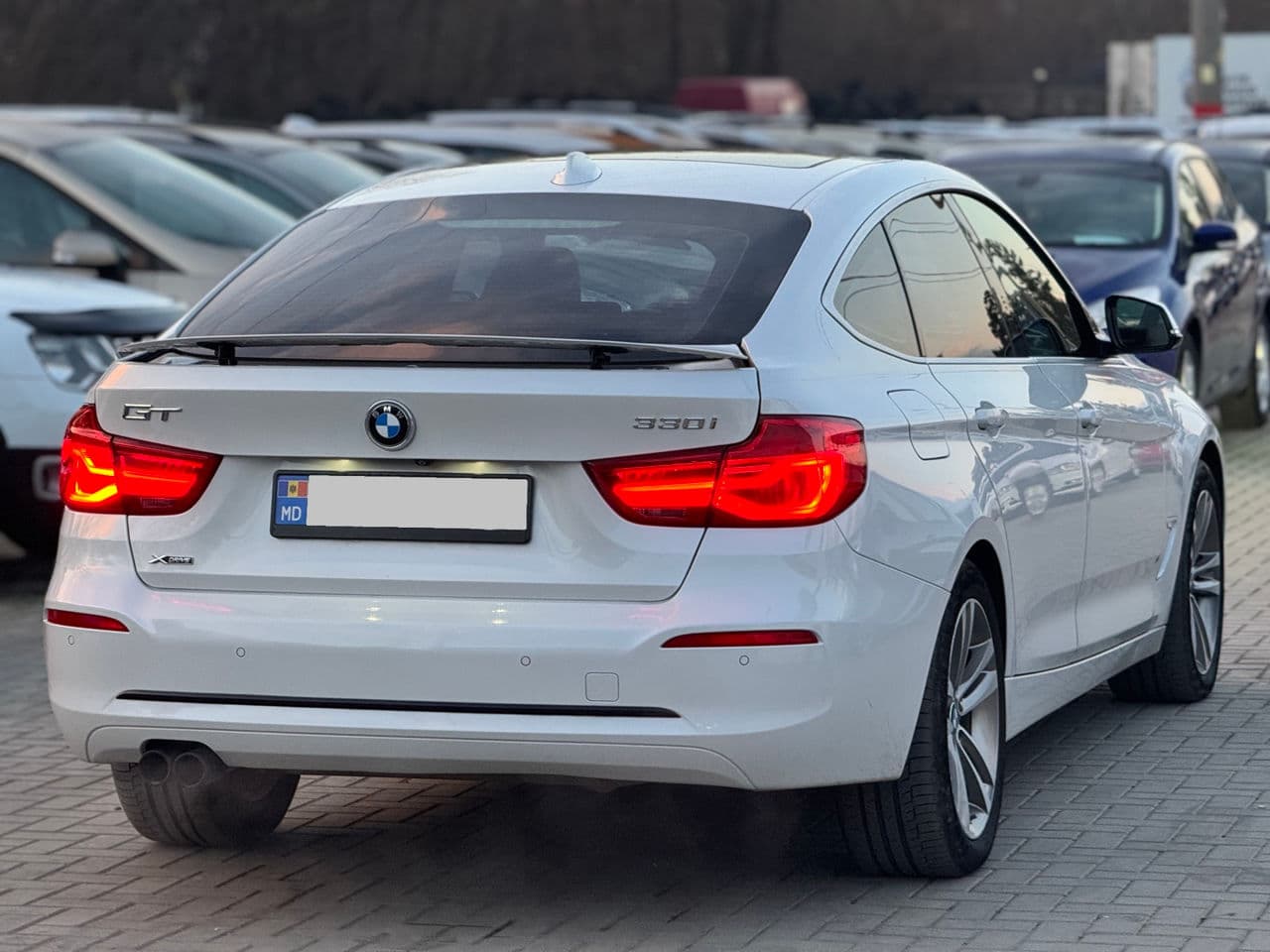 BMW 330 GT 2017 — Миниатюра 2