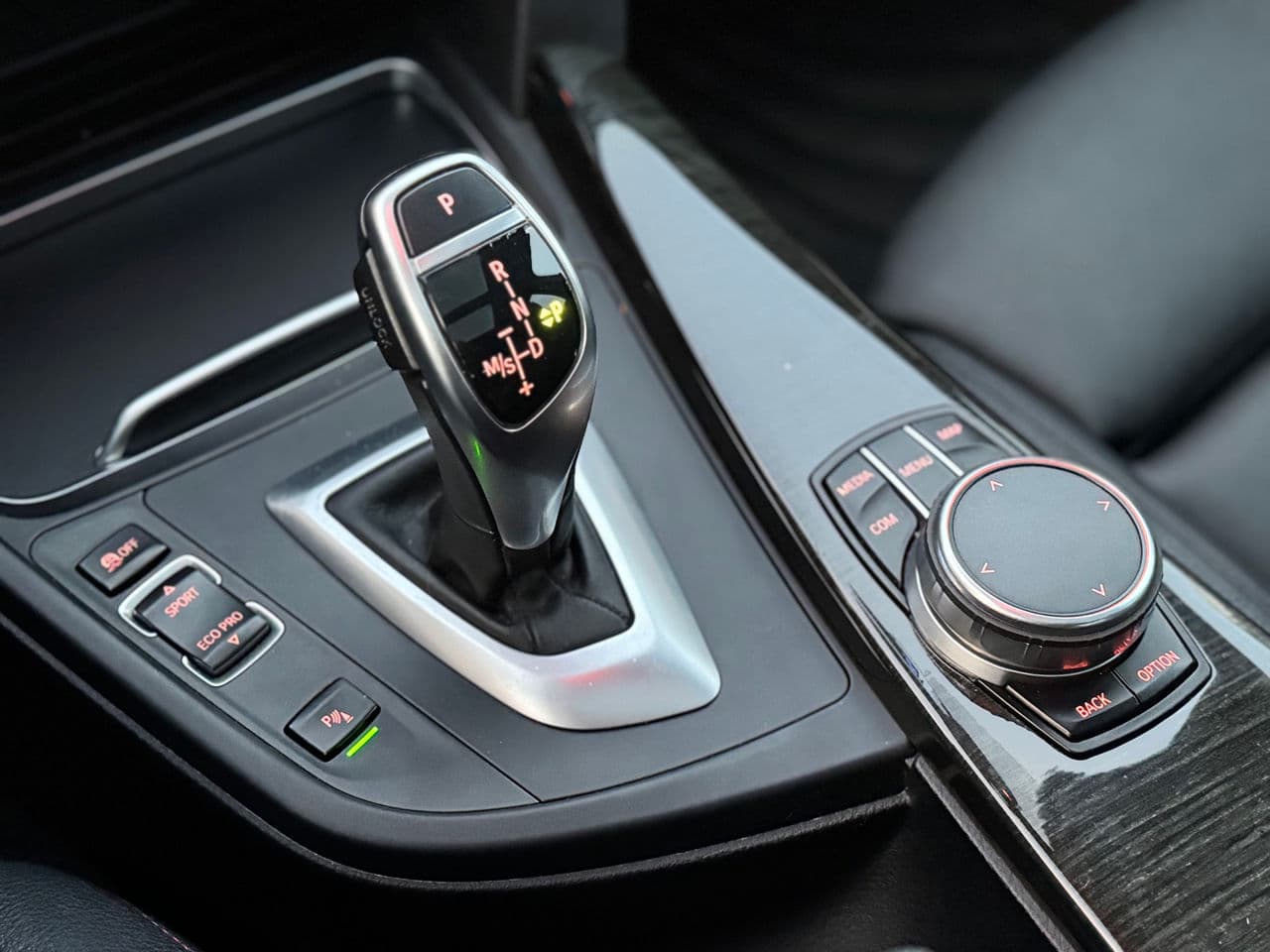 BMW 330 GT 2017 — Миниатюра 15