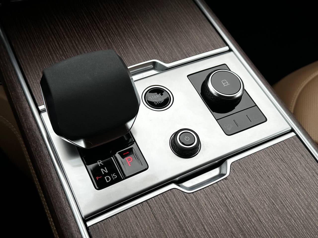Land Rover Range Rover Vogue 2023 — Миниатюра 18