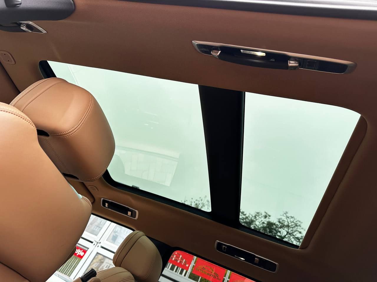 Land Rover Range Rover Vogue 2023 — Миниатюра 19
