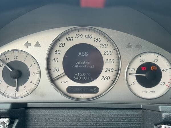 Mercedes E 320 2003 — Миниатюра 8