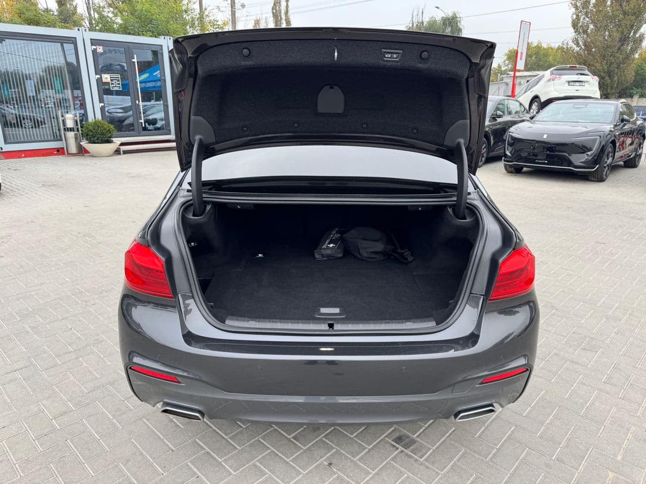 BMW 530e 2018 — Миниатюра 31