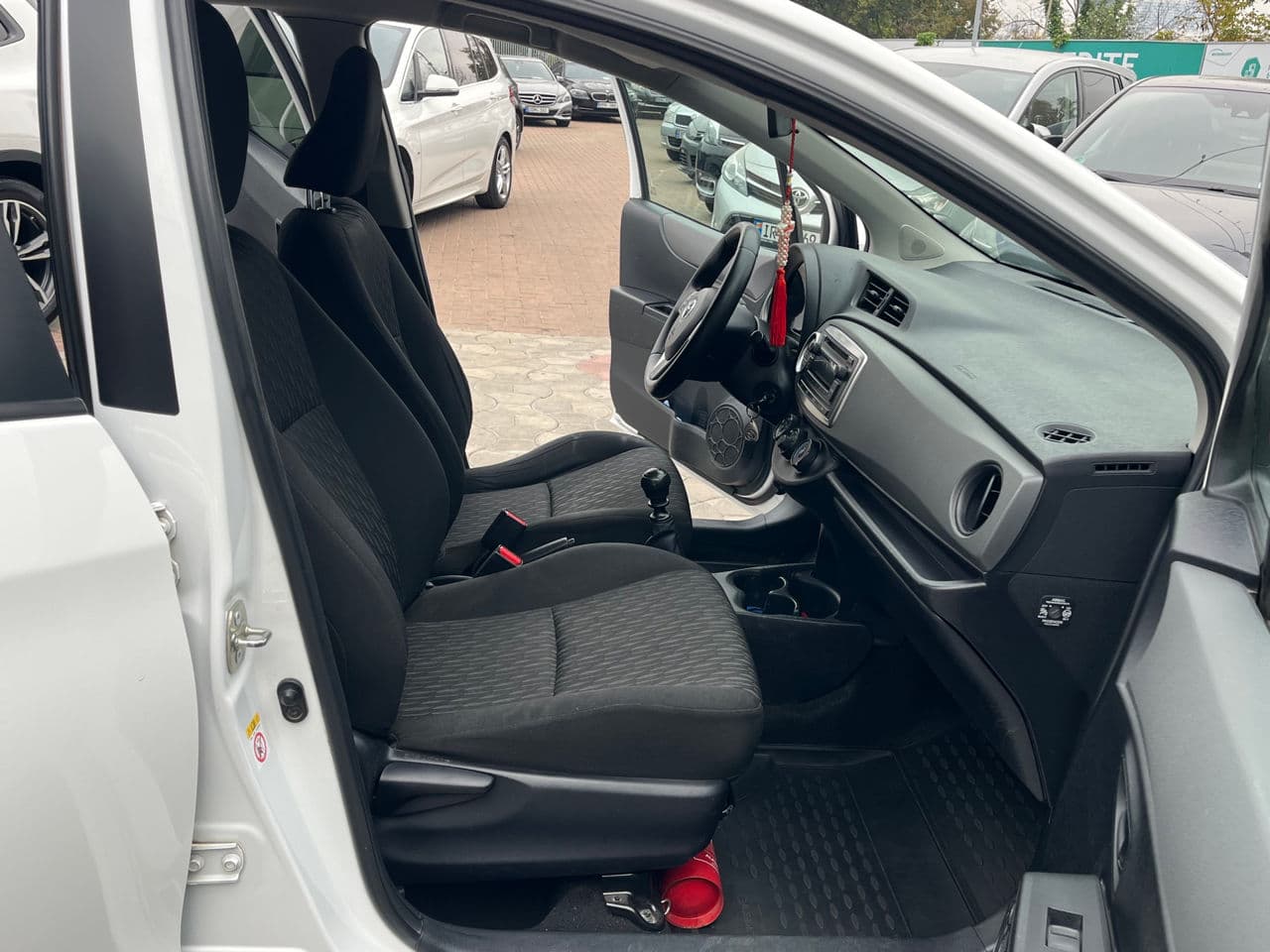 Toyota Yaris 2013 — Миниатюра 17