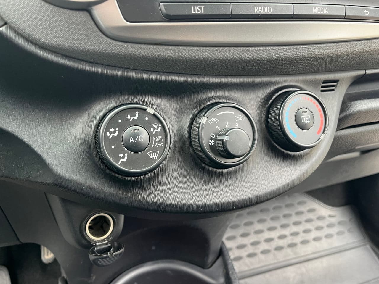 Toyota Yaris 2013 — Миниатюра 13