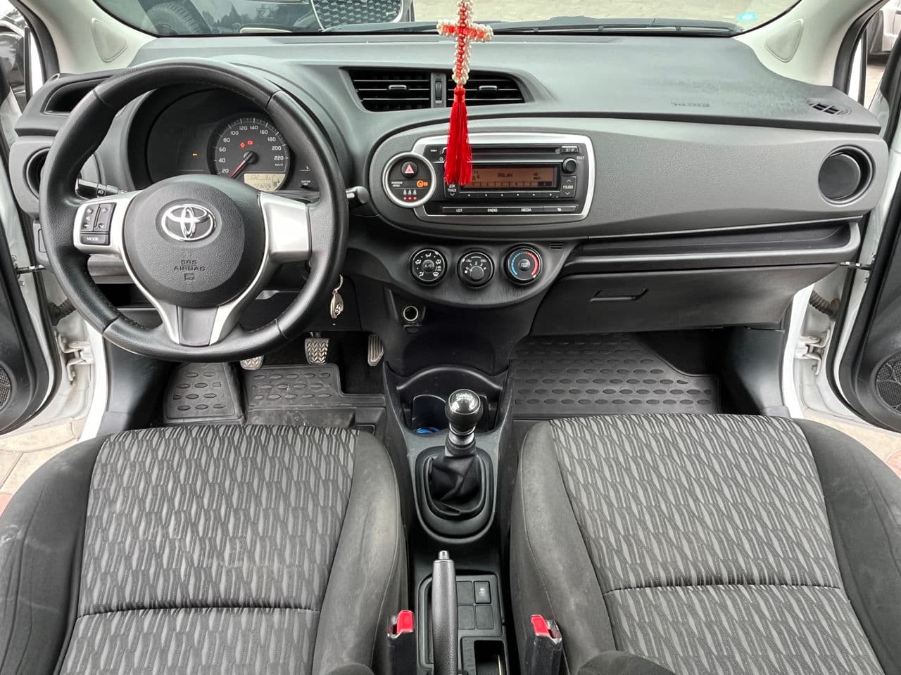 Toyota Yaris 2013 — Миниатюра 7