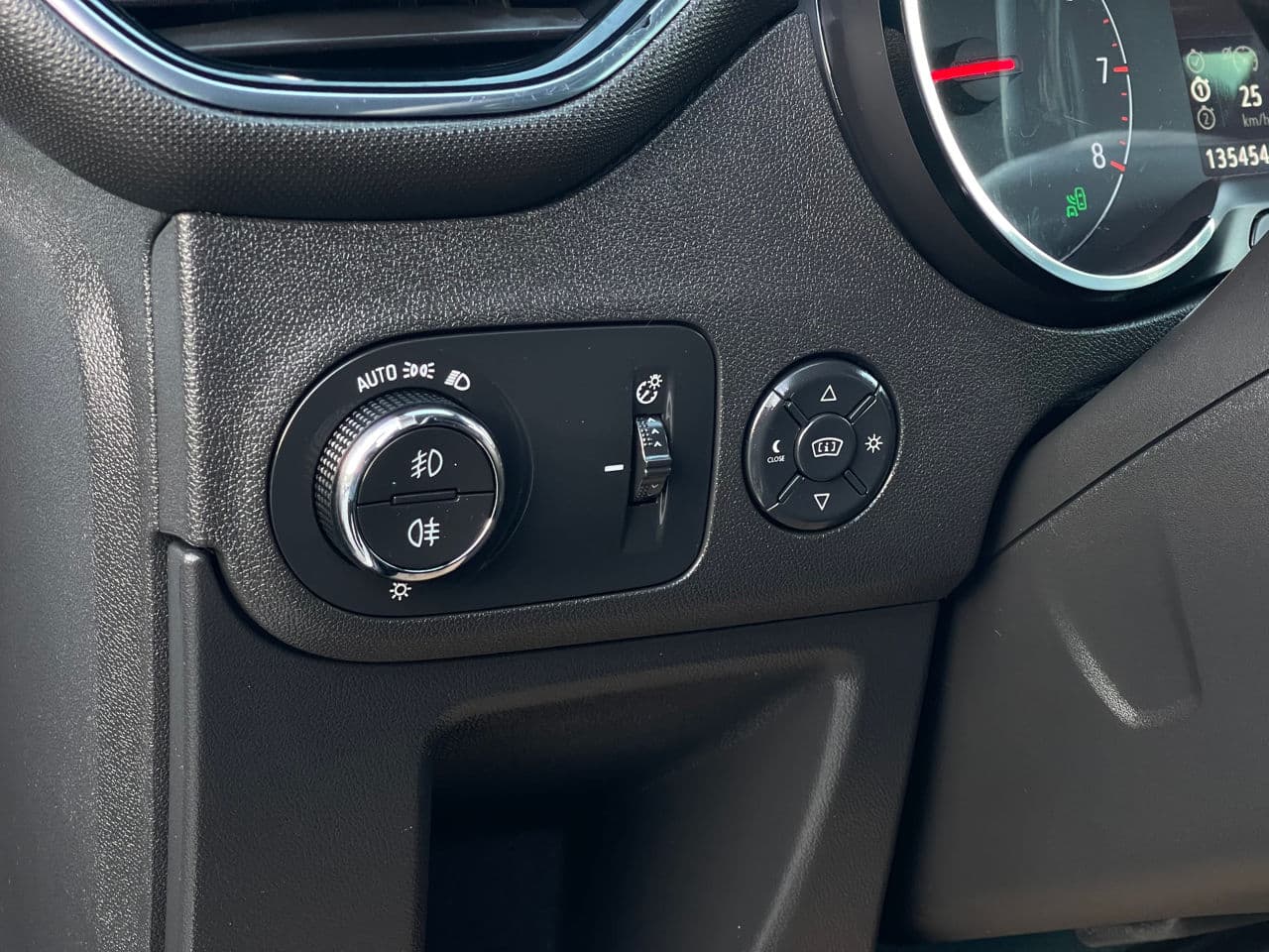 Opel Crossland X 2019 — Миниатюра 10