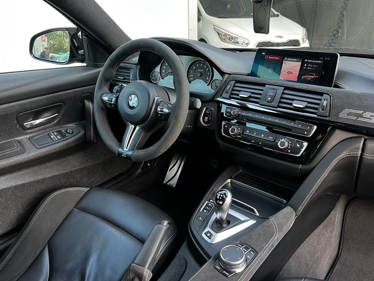 BMW M4 CS 2018 — Миниатюра 10