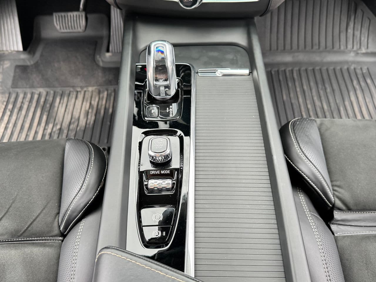 Volvo XC 60 2018 — Миниатюра 12