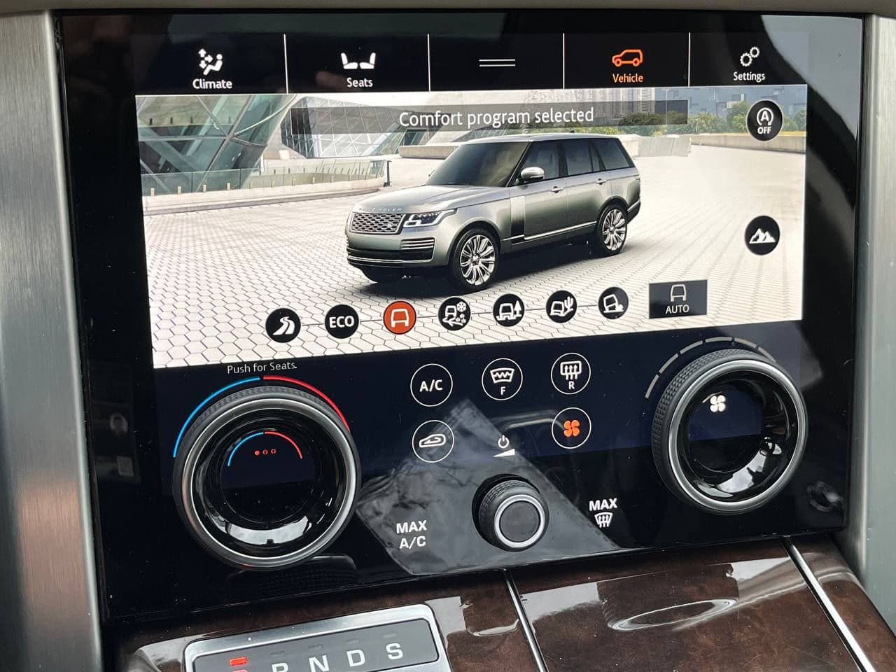 Land Rover Range Rover Vogue 2018 — Миниатюра 13