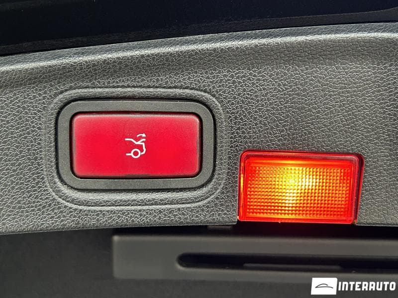 Mercedes C 220 2018 — Миниатюра 19